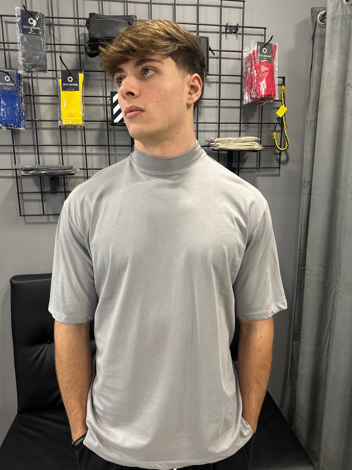 T-shirt collo alto grigio chiaro