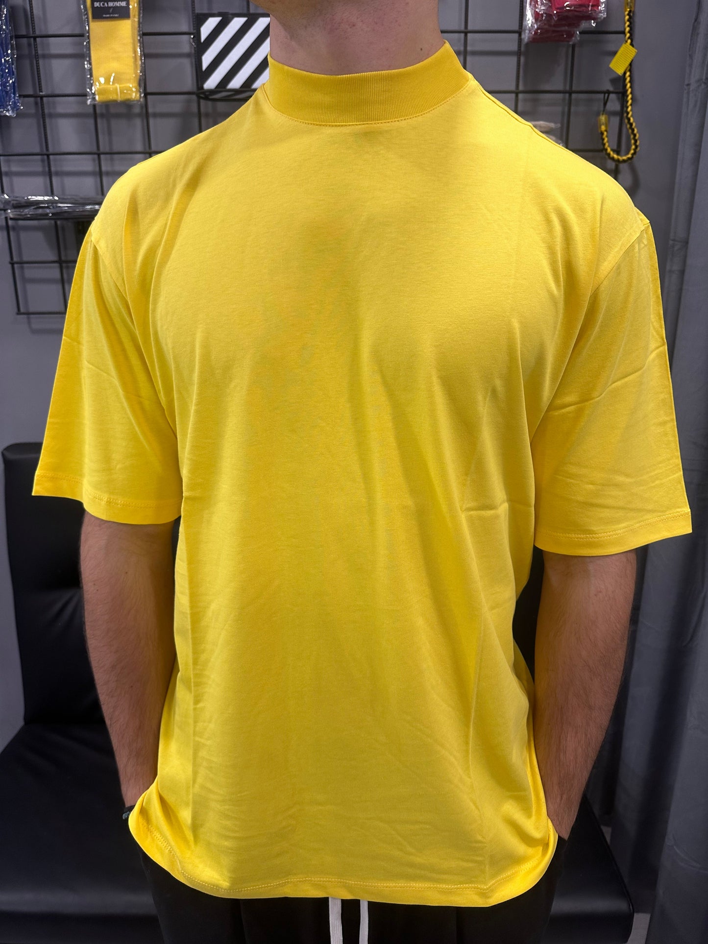 T-shirt collo alto gialla