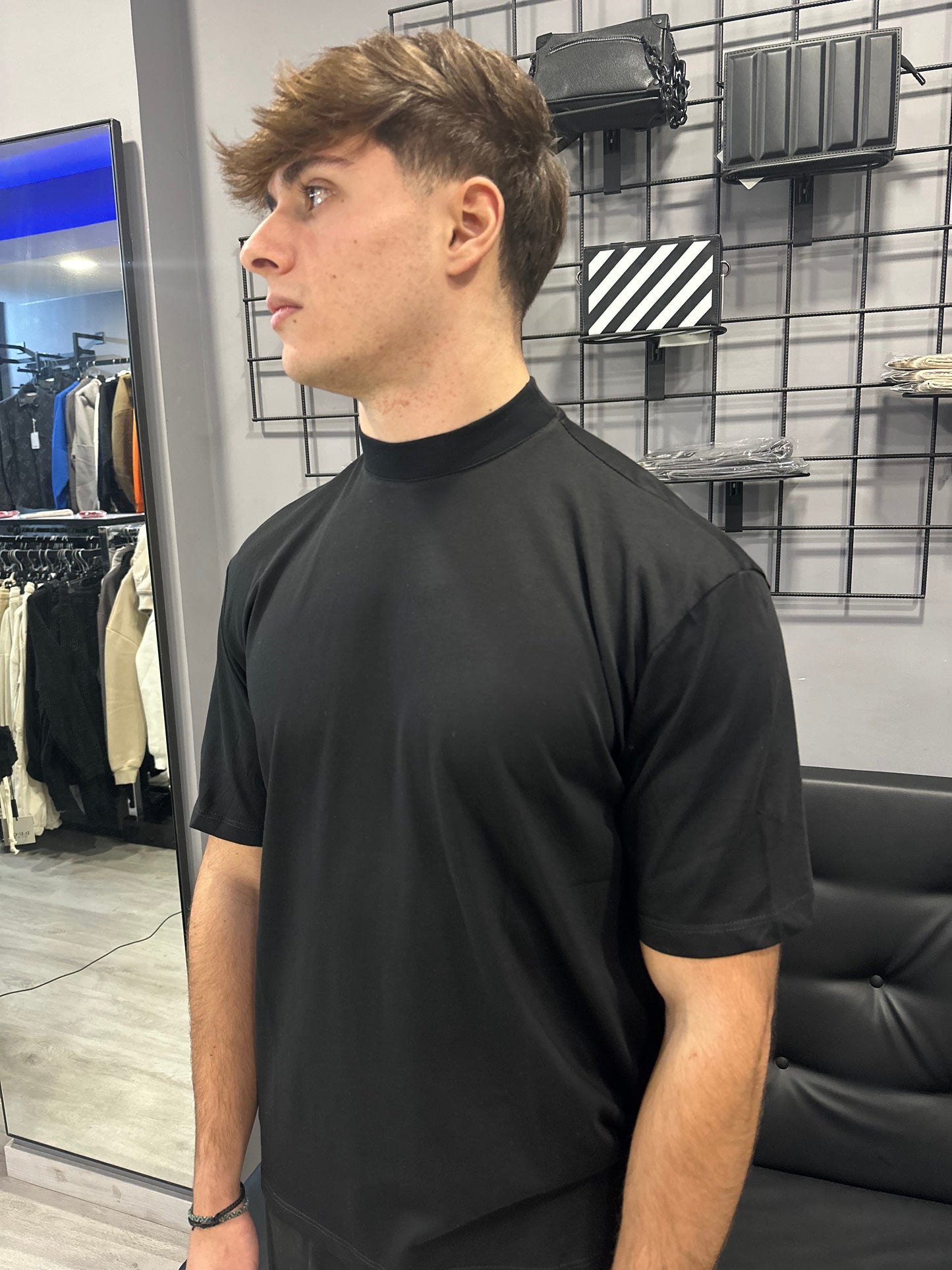 T-shirt collo alto nera