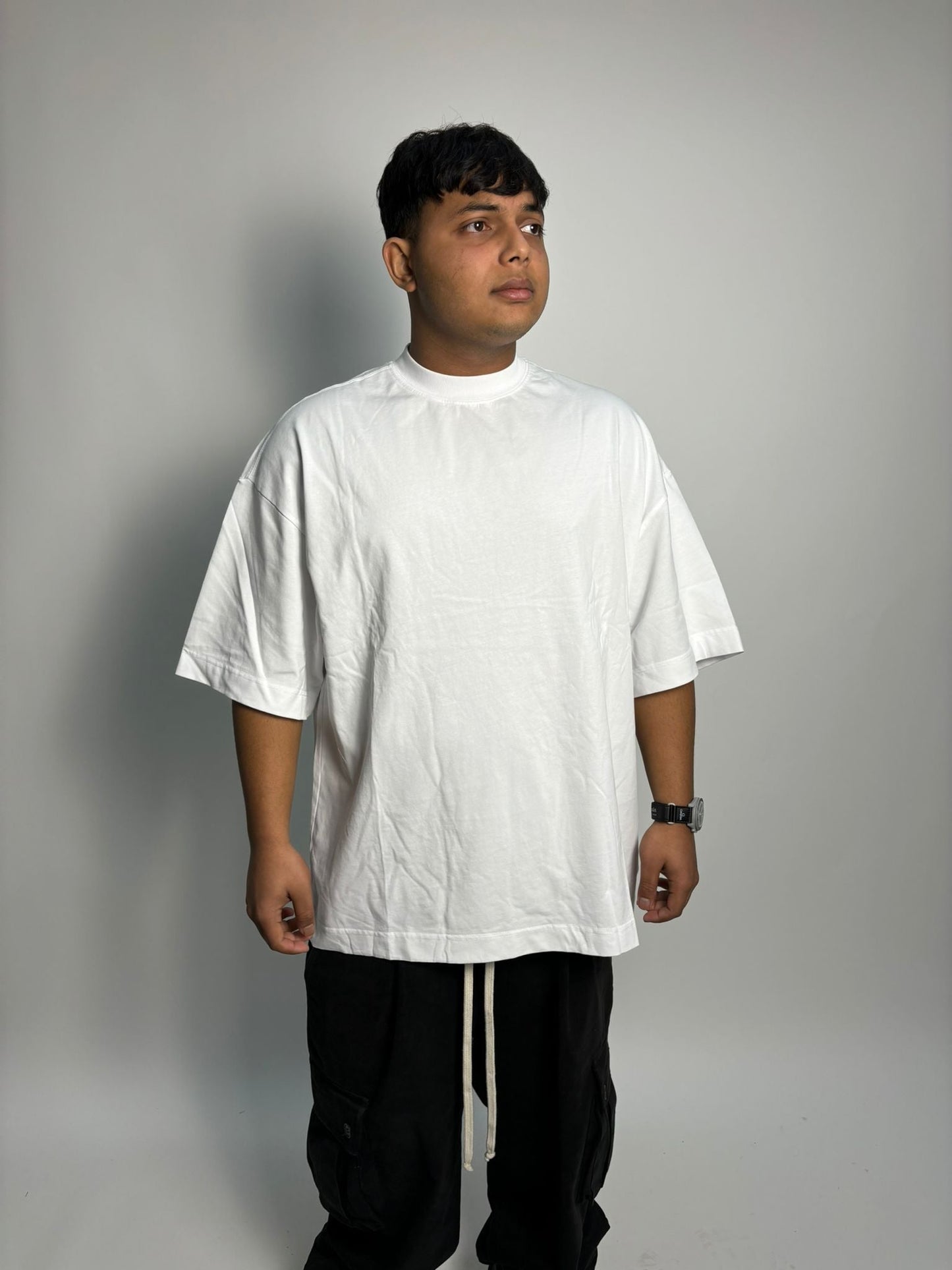 T-shirt over bianca