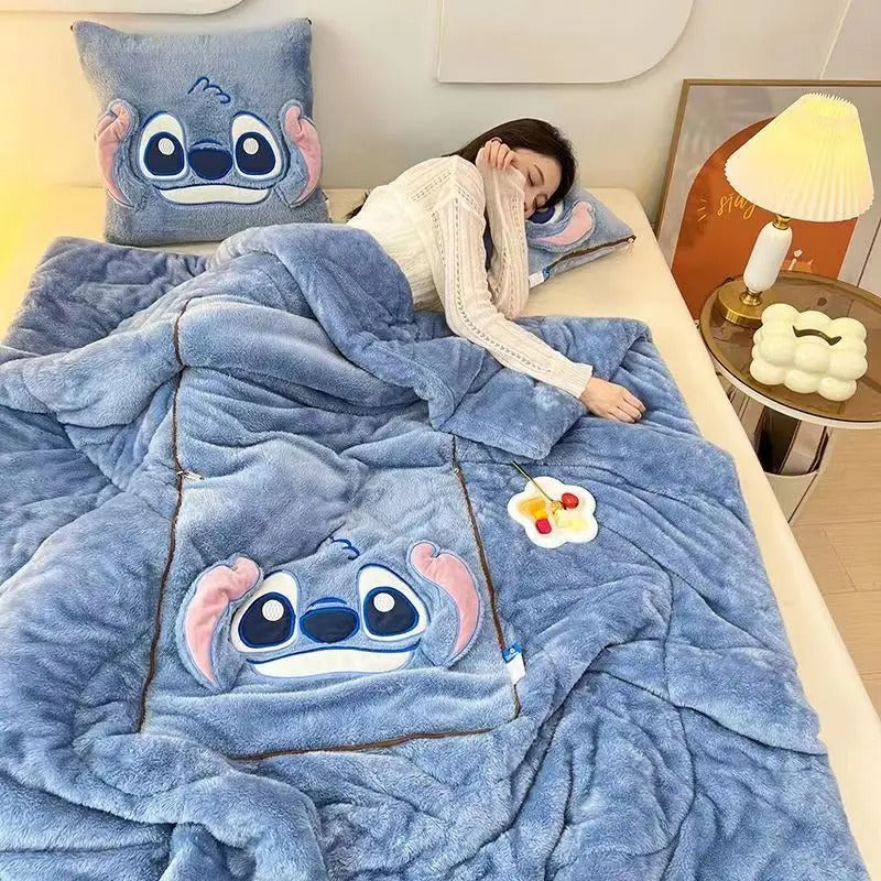 Stitch & Amici™ - Coperta Calda + 2 Cuscini Omaggio inclusi