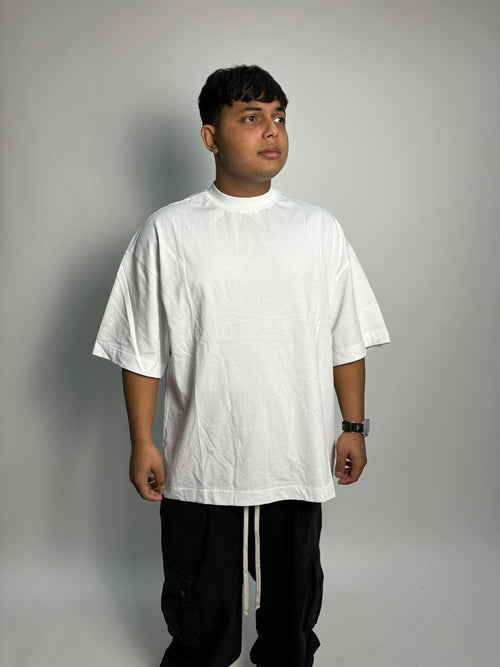T-shirt over bianca